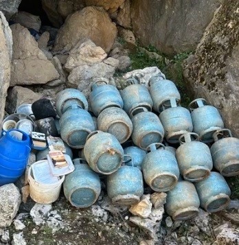 Bitlis&rsquo;te m&uuml;himmat ve yaşam malzemesi ele ge&ccedil;irildi
