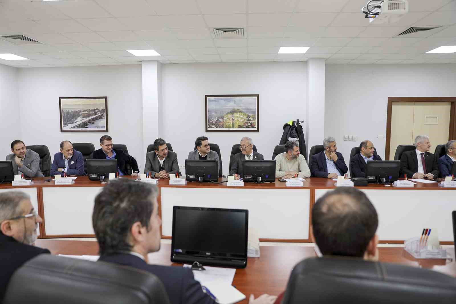 SUB&Uuml;&rsquo;de &lsquo;Y&ouml;netimin G&ouml;zden Ge&ccedil;irilmesi&rsquo; toplantısı d&uuml;zenlendi
