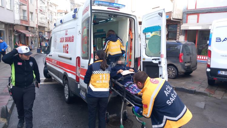 Tekirdağ&rsquo;da yoldan ge&ccedil;en yayaya ara&ccedil; b&ouml;yle &ccedil;arptı
