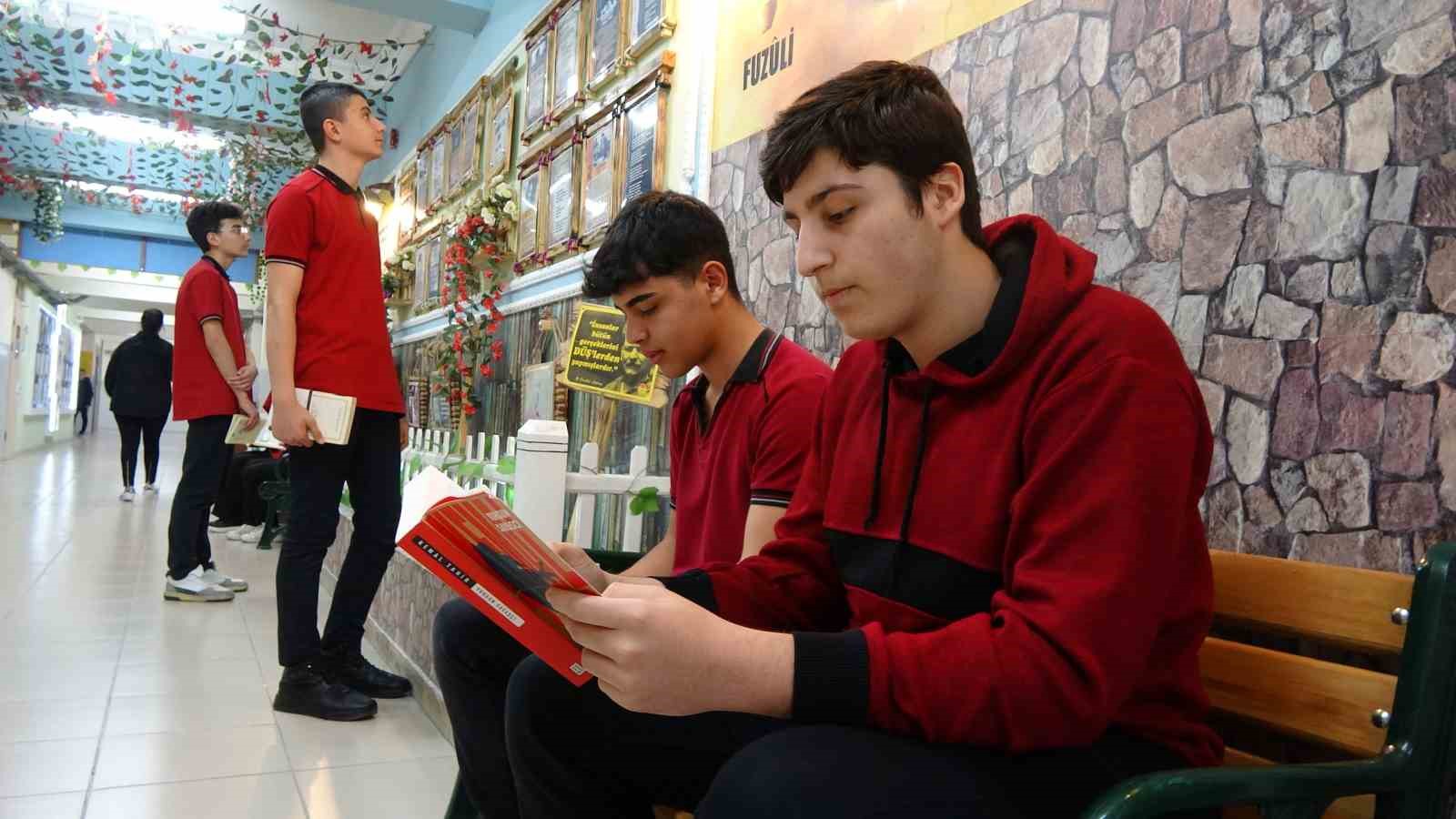 &ldquo;Edebiyat Sokağı&rdquo; &ouml;ğrencilere ilham oluyor
