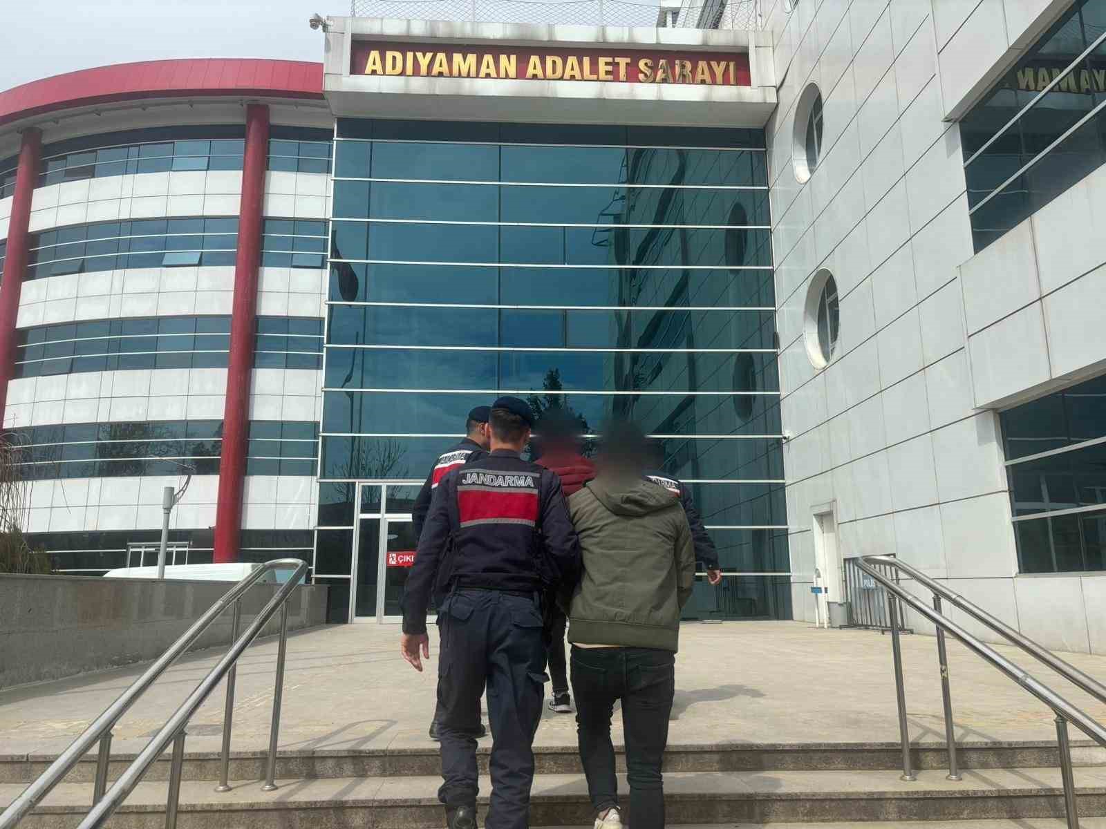 15 Yıl 7 ay kesinleşmiş hapis cezası bulunan şahıs uyuşturucuyla yakalandı
