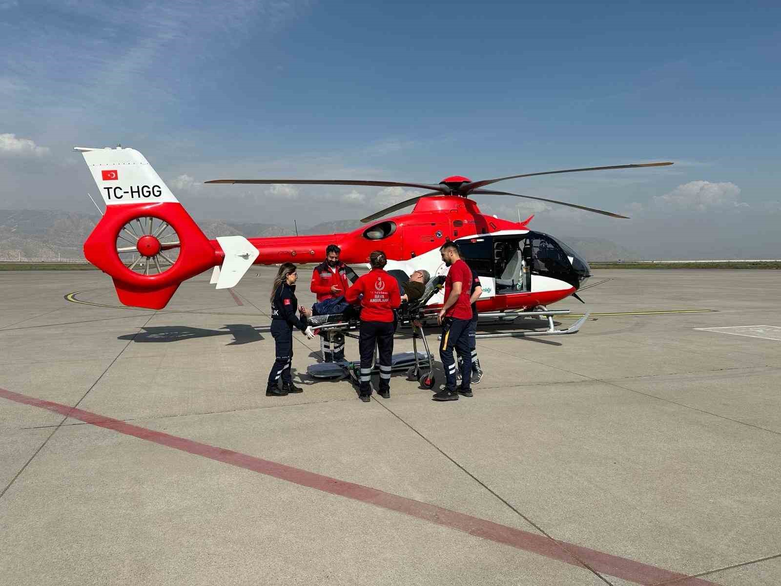 Şırnak’ta kalp yetmezliği olan hasta ambulans helikopterle Diyarbakır’a sevk edildi