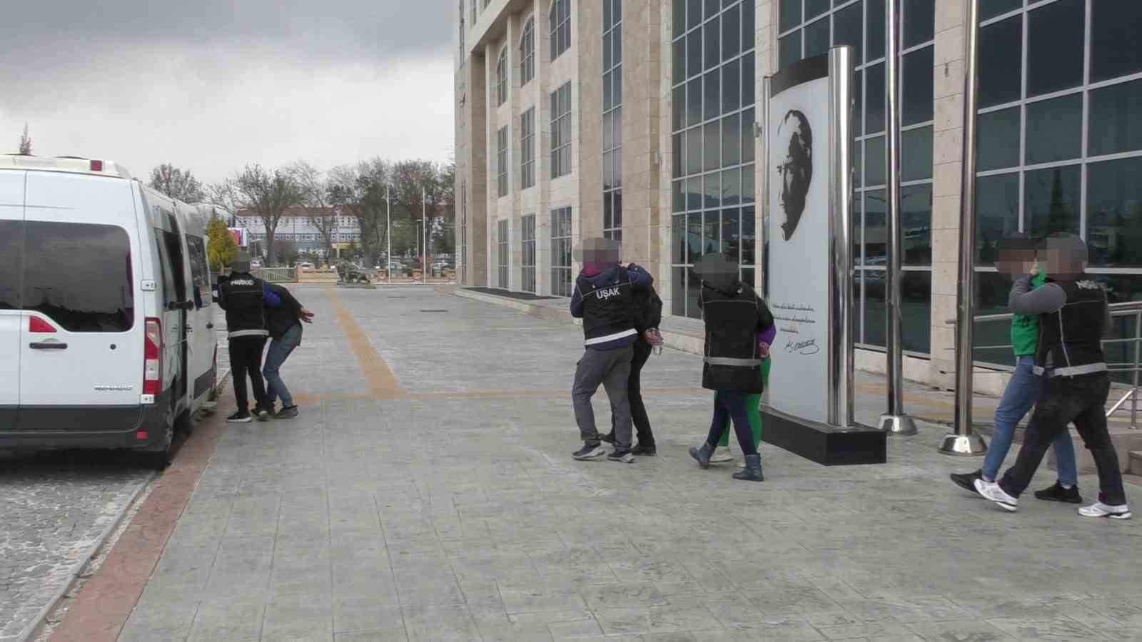 Uşak’ta uyuştucu ticareti yaptığı iddia edilen 4 şüpheli tutuklandı