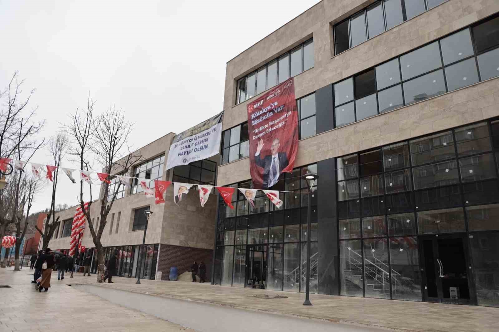 K&uuml;tahya&rsquo;da 30 Ağustos İş Merkezi ve Zanaat &Ccedil;arşısı hizmete sunuldu
