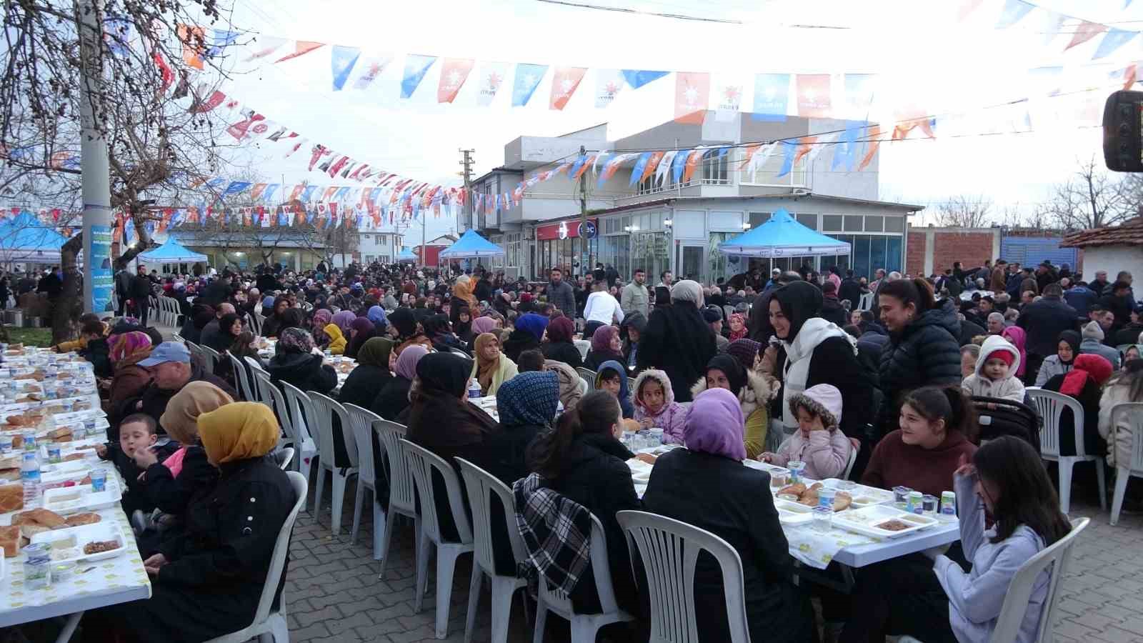 Bakan Yumaklı, Balıkesirlilerle iftarda bir araya geldi