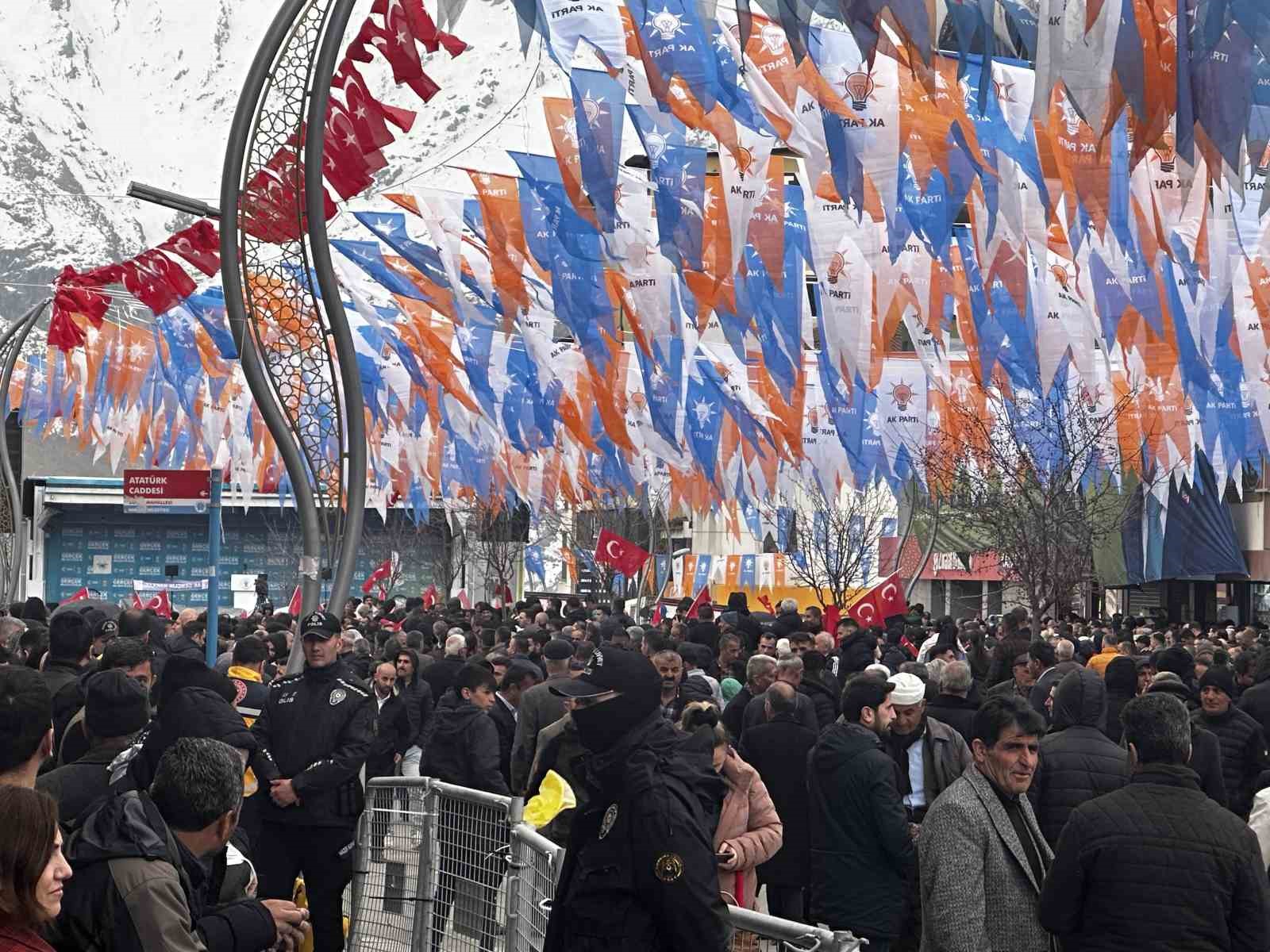 Cumhurbaşkanı Erdoğan, Y&uuml;ksekova&rsquo;dan ayrıldı
