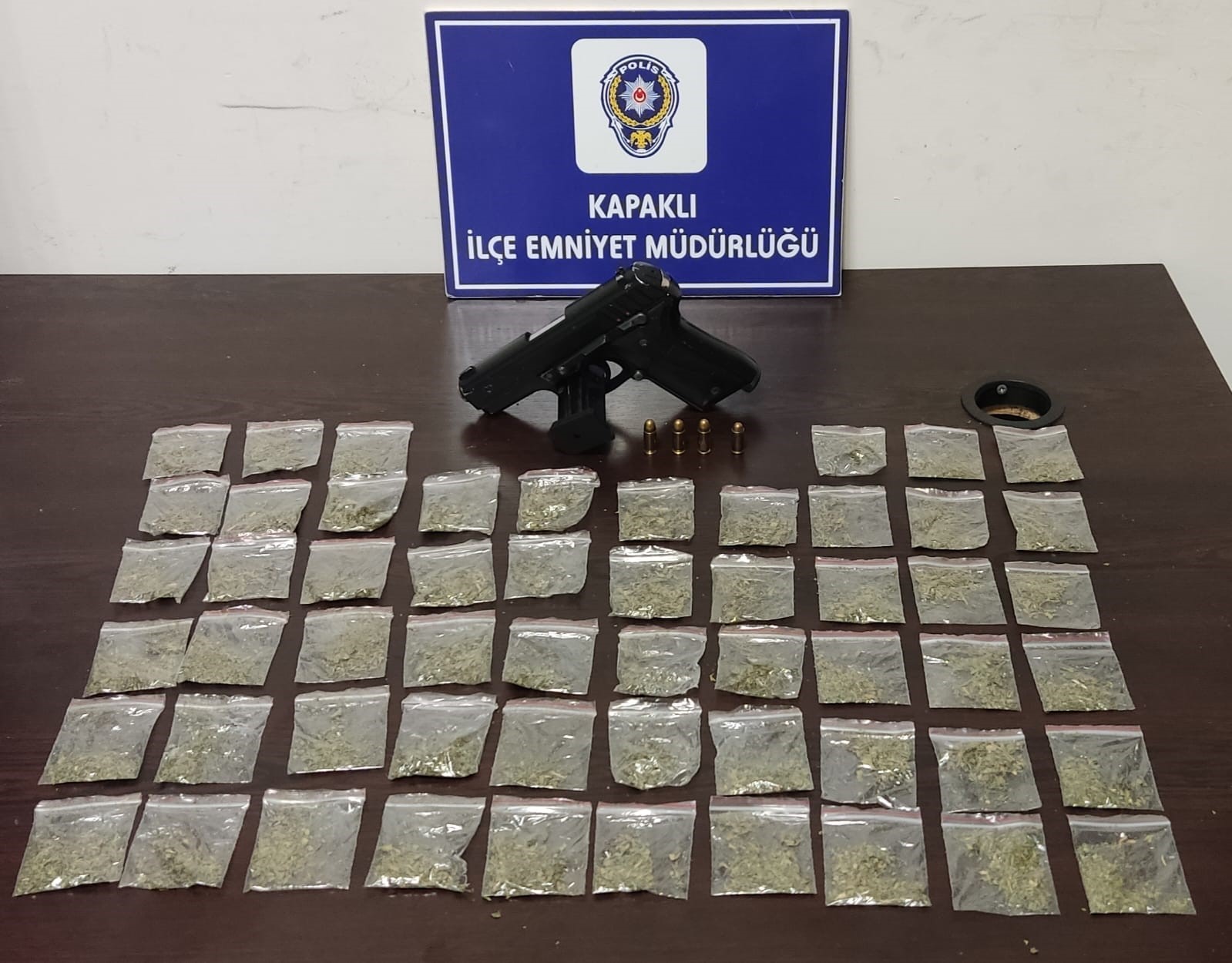 Kapaklı’da uyuşturucu satışı yapan 3 şahıs yakalandı