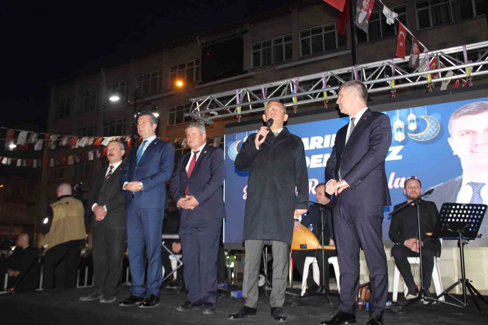 &Ouml;zg&uuml;r &Ouml;zel: "İsrail&rsquo;in devlet ter&ouml;r&uuml; sona ersin"
