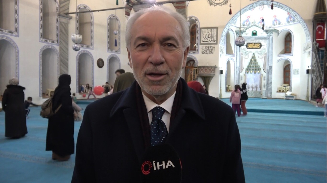 K&uuml;tahya&rsquo;da hurma, su, ayran, peynir ve simitle iftar
