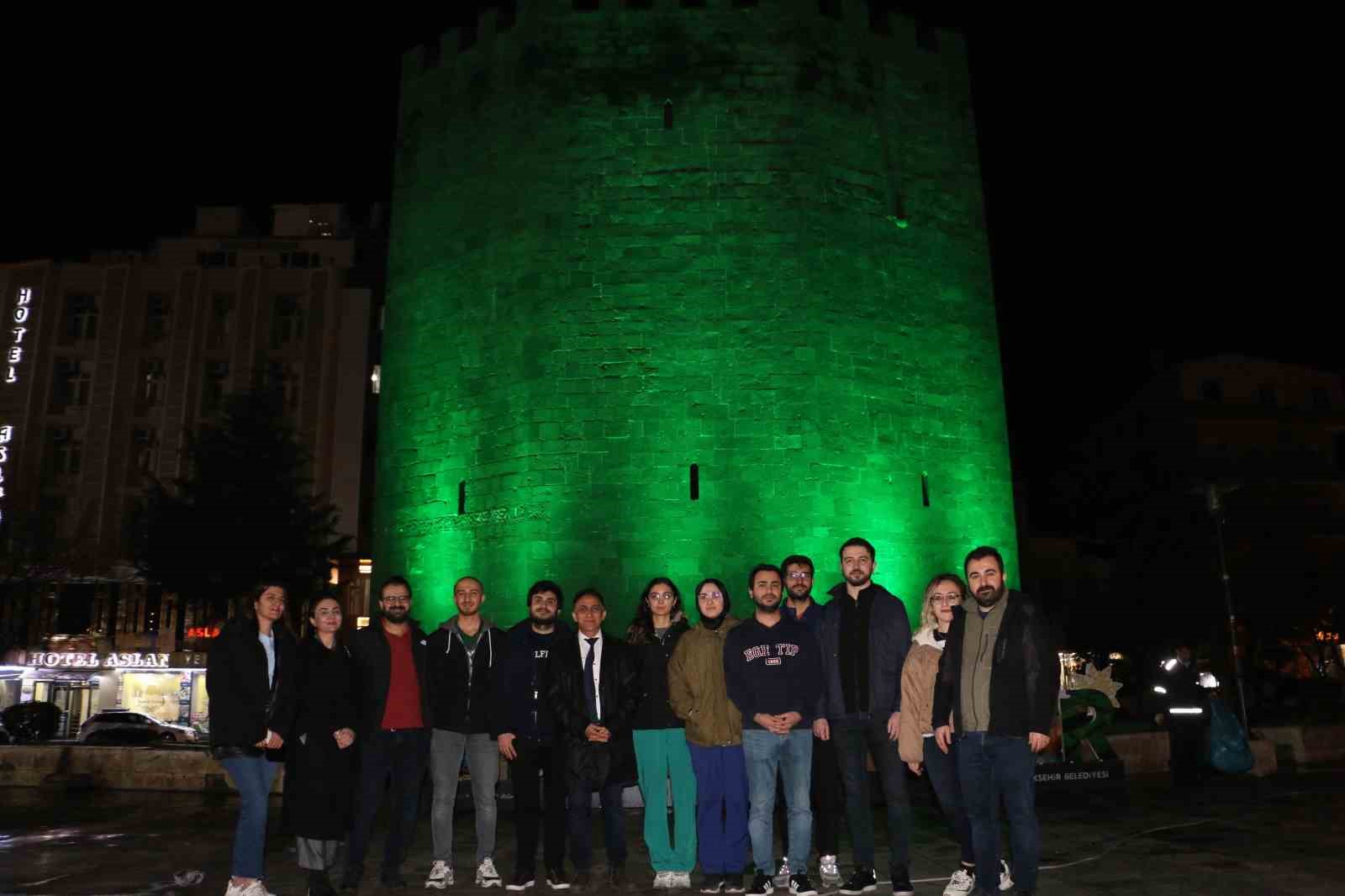 Dünya mirası Diyarbakır surları, “Glokom Haftası” nedeniyle yeşile büründü
