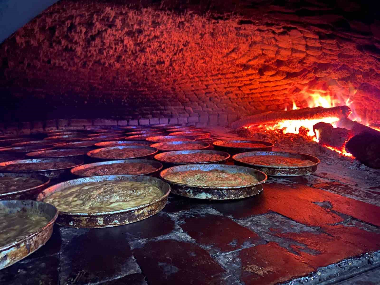 Aksaray’ın coğrafi işaret belgeli tahinli pidesi Ramazan ayının vazgeçilmezi oldu