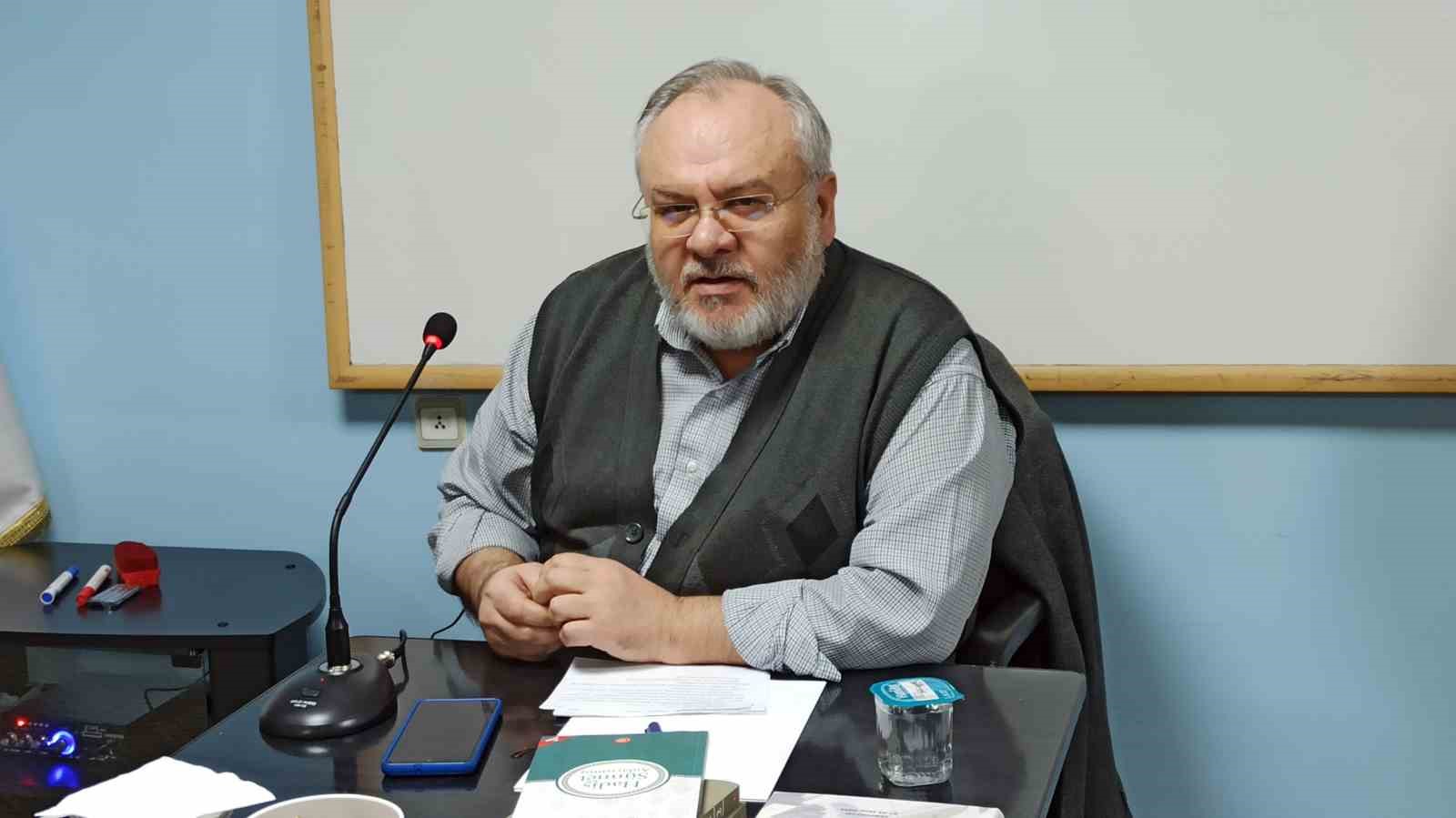 Prof. Dr. Kadir Gürler: "İslam karşıtları bilgi kirliliği oluşturarak hadislere saldırıyor"