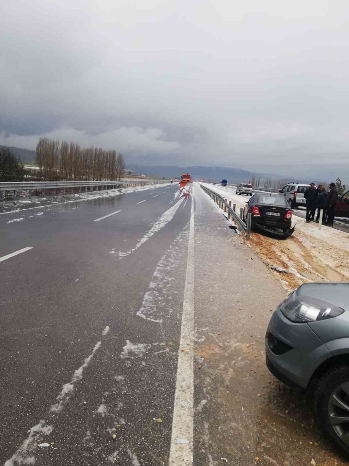 Dolu yağışı kazaya neden oldu: 1 ölü, 3 yaralı