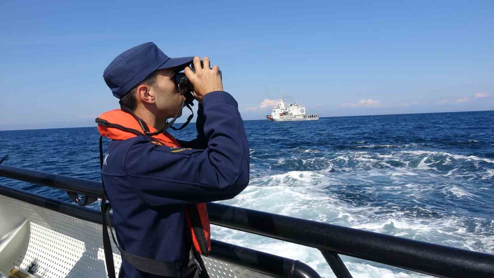 22 düzensiz göçmenin hayatını kaybettiği bot faciasında arama kurtarma çalışmaları 2’nci gün de devam ediyor