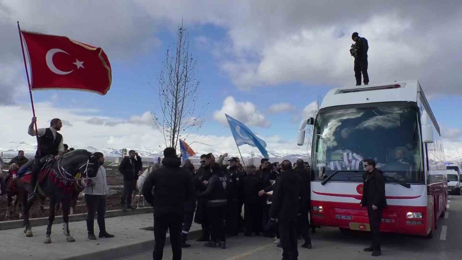 Cumhurbaşkanı Erdoğan&rsquo;a Erzurum&rsquo;da yoğun ilgi
