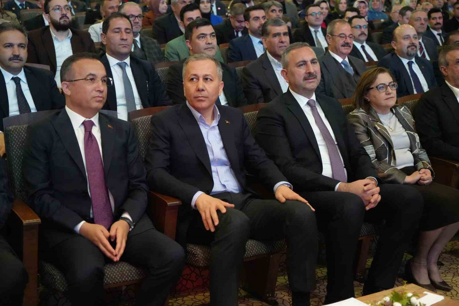 Bakan Yerlikaya, 1 Haziran 2023-12 Mart 2024 tarihleri arasndaki operasyonlarn bilanosunu paylat
