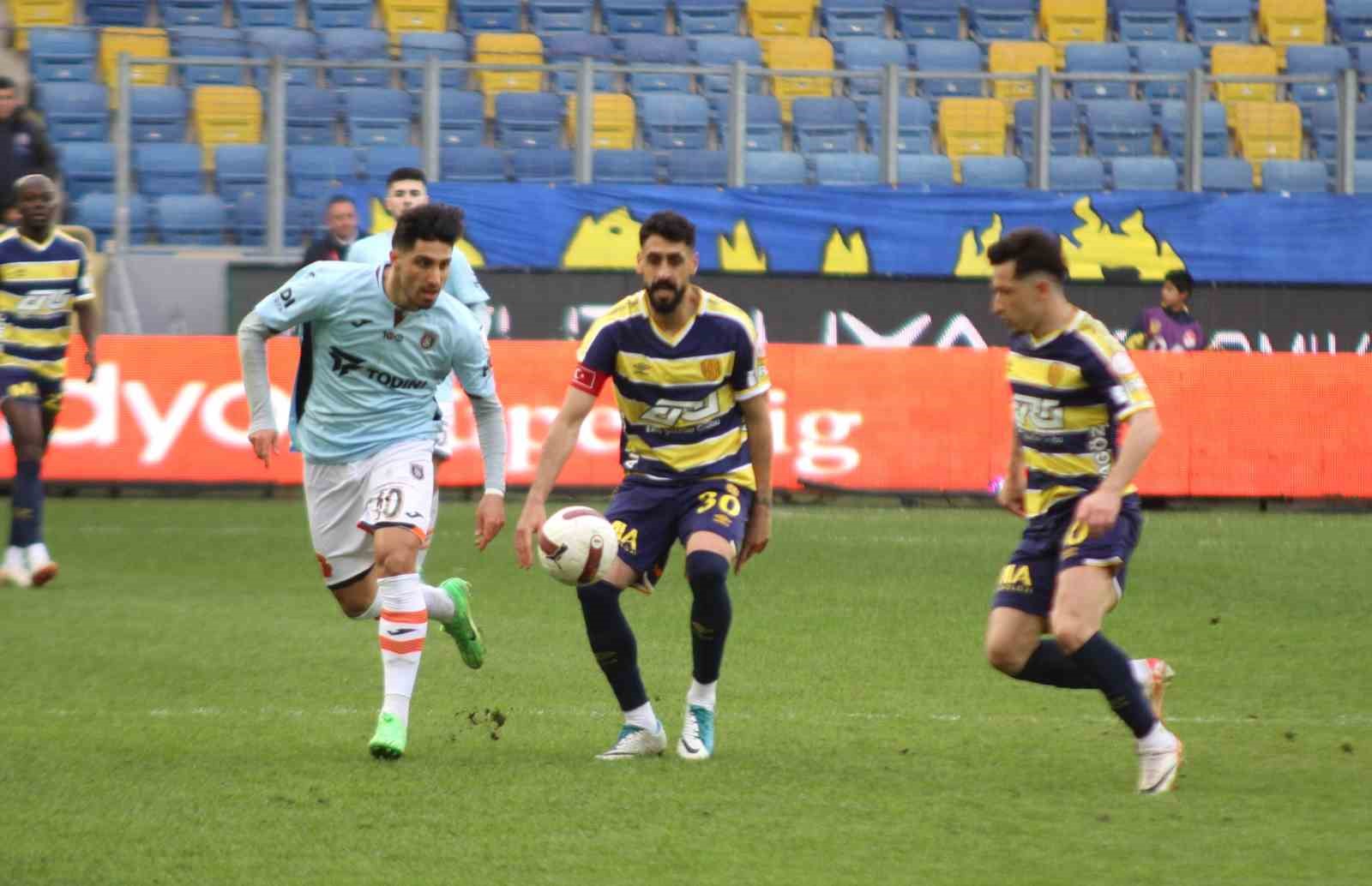 Trendyol Süper Lig: MKE Ankaragücü: 2 - Başakşehir: 1 (Maç sonucu)
