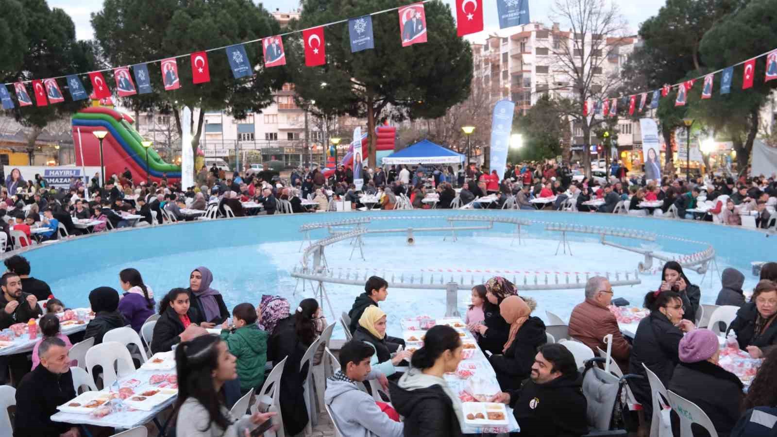 Başkan Çerçioğlu Nazilli’de iftarda vatandaşlarla buluştu
