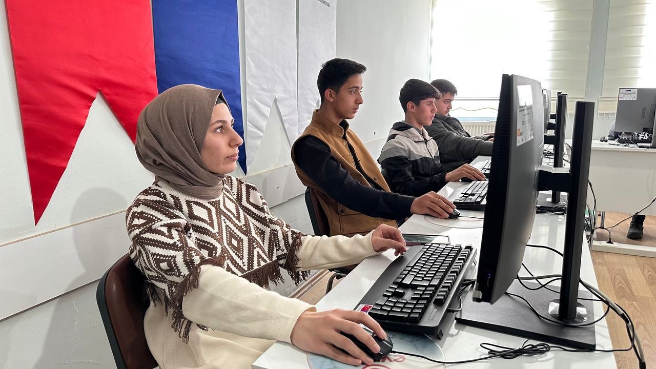 Geleceğin Teknoloji Yıldızları Y&uuml;ksekova&rsquo;da yetişiyor
