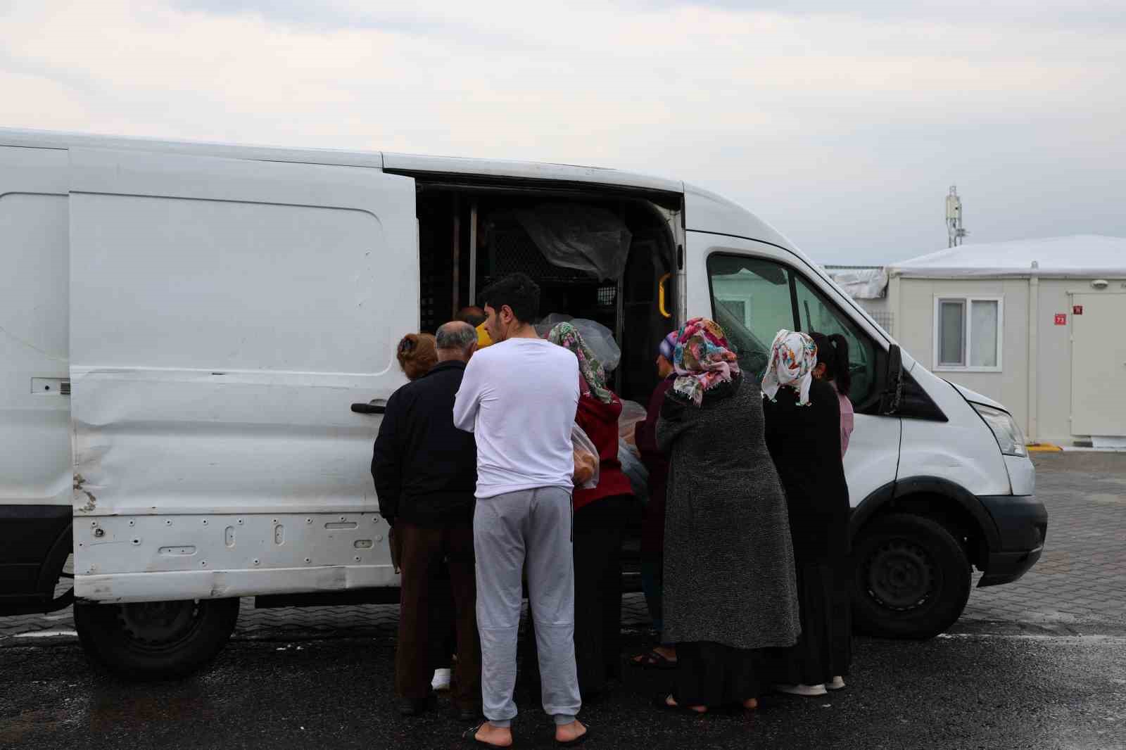 18 yıl sonra ev sahibi olan depremzede, 4 ay i&ccedil;inde kaldıktan sonra Ramazan ayını konteyner kentte ge&ccedil;iriyor
