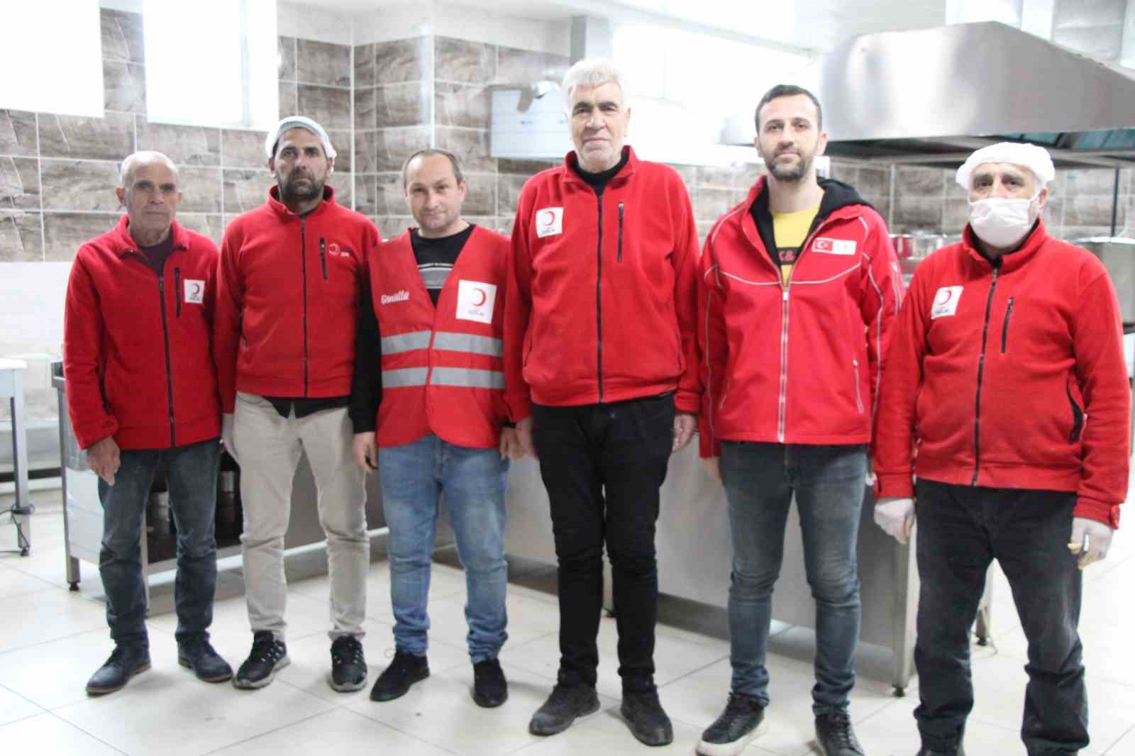 Bing&ouml;l&rsquo;de T&uuml;rk Kızılayı, Ramazan ayında ihtiya&ccedil; sahipleri i&ccedil;in sıcak yemekler pişiriyor

