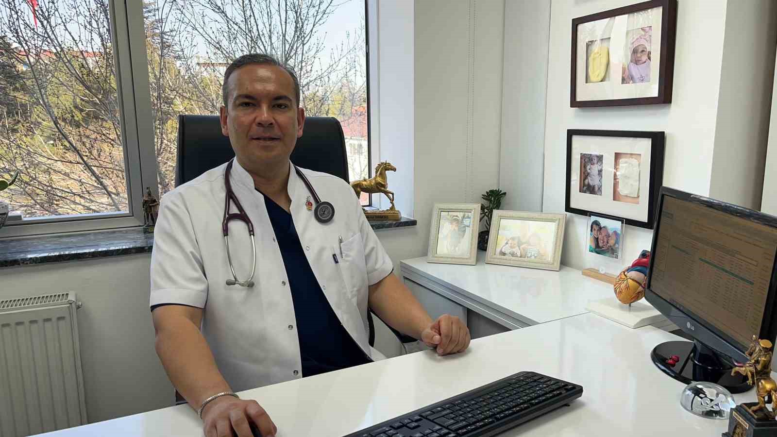 Geleceğin y&ouml;ntemi dediği eksozom tedavisini herkesten &ouml;nce annesine uyguladı
