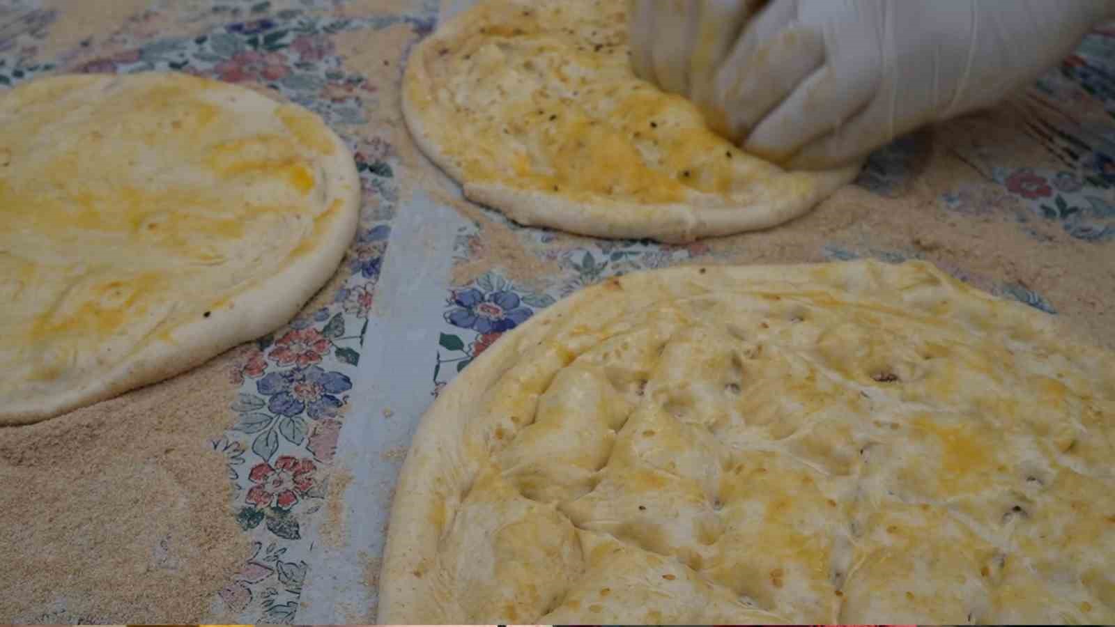 Osmanlı mutfağının lezzeti, iftar sofralarının vazgeçilmezi: Ramazan pidesi