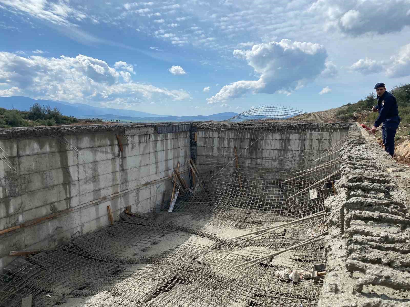 Beton dökümü esnasında meydana gelen çökmede 4 işçi yaralandı