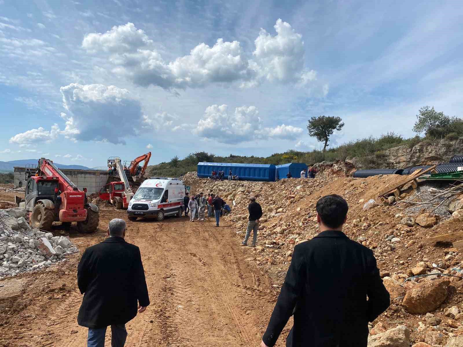 Beton dökümü esnasında meydana gelen çökmede 4 işçi yaralandı
