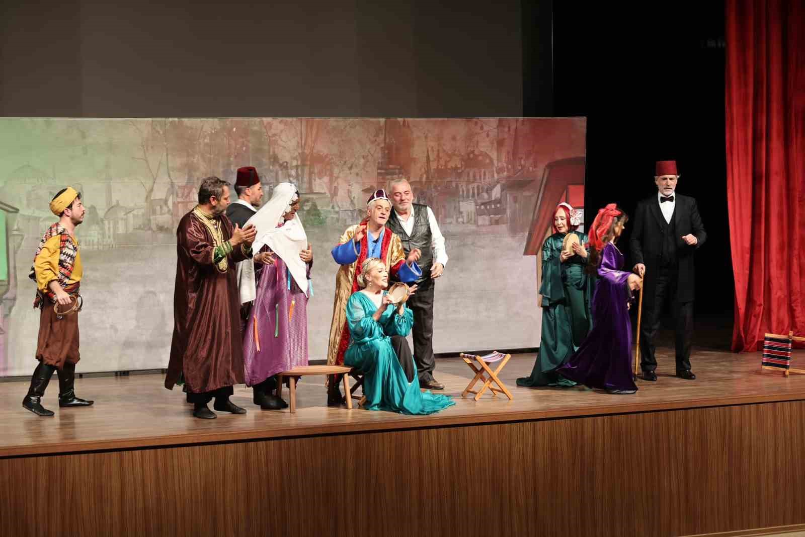 “Bir Eski Zaman Hikayesi" adlı tiyatro oyunu beğeni aldı