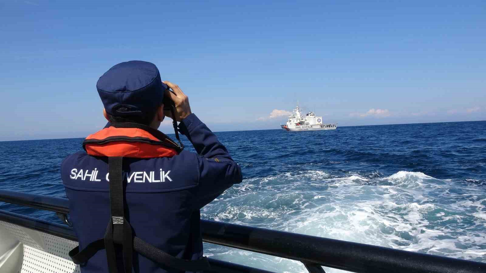 22 düzensiz göçmenin hayatını kaybettiği bot faciasında arama kurtarma çalışmaları 3’üncü günde de devam ediyor