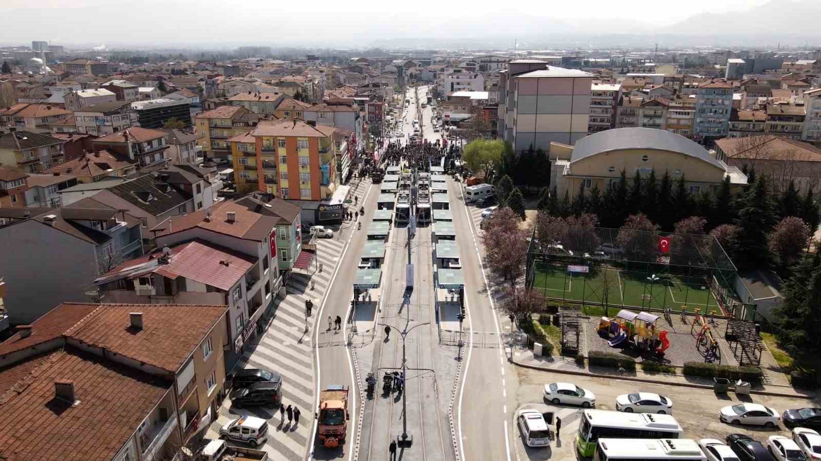 Kocaeli Şehir Hastanesine ulaşımı 15 dakikaya d&uuml;ş&uuml;recek tramvay hattı hizmete girdi
