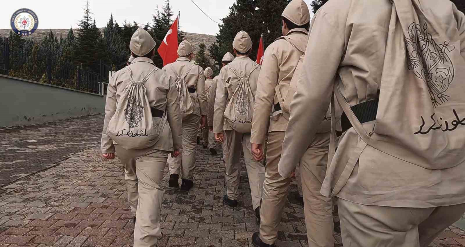 Hey 15&rsquo;li t&uuml;rk&uuml;s&uuml;yle Tokat&rsquo;ta &Ccedil;anakkale ruhu canlandı
