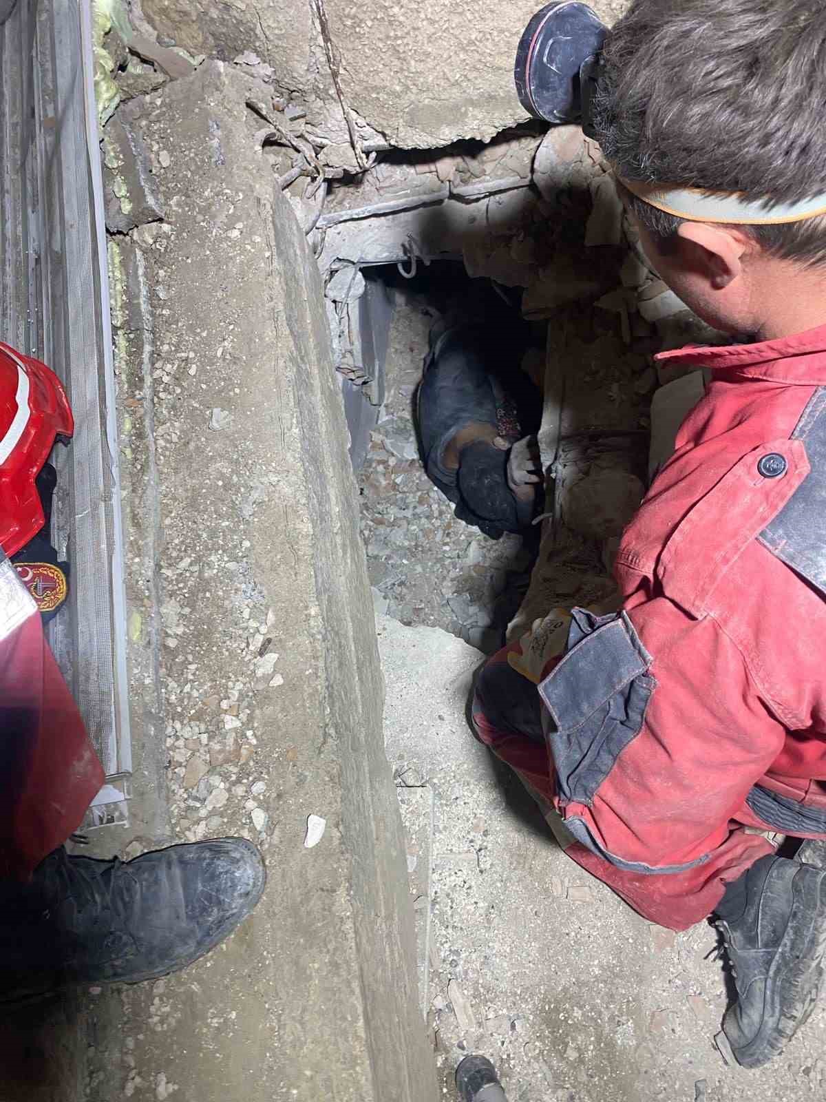 Enkazdan 2 gün sonra kurtulan genç yeni protez istiyor
