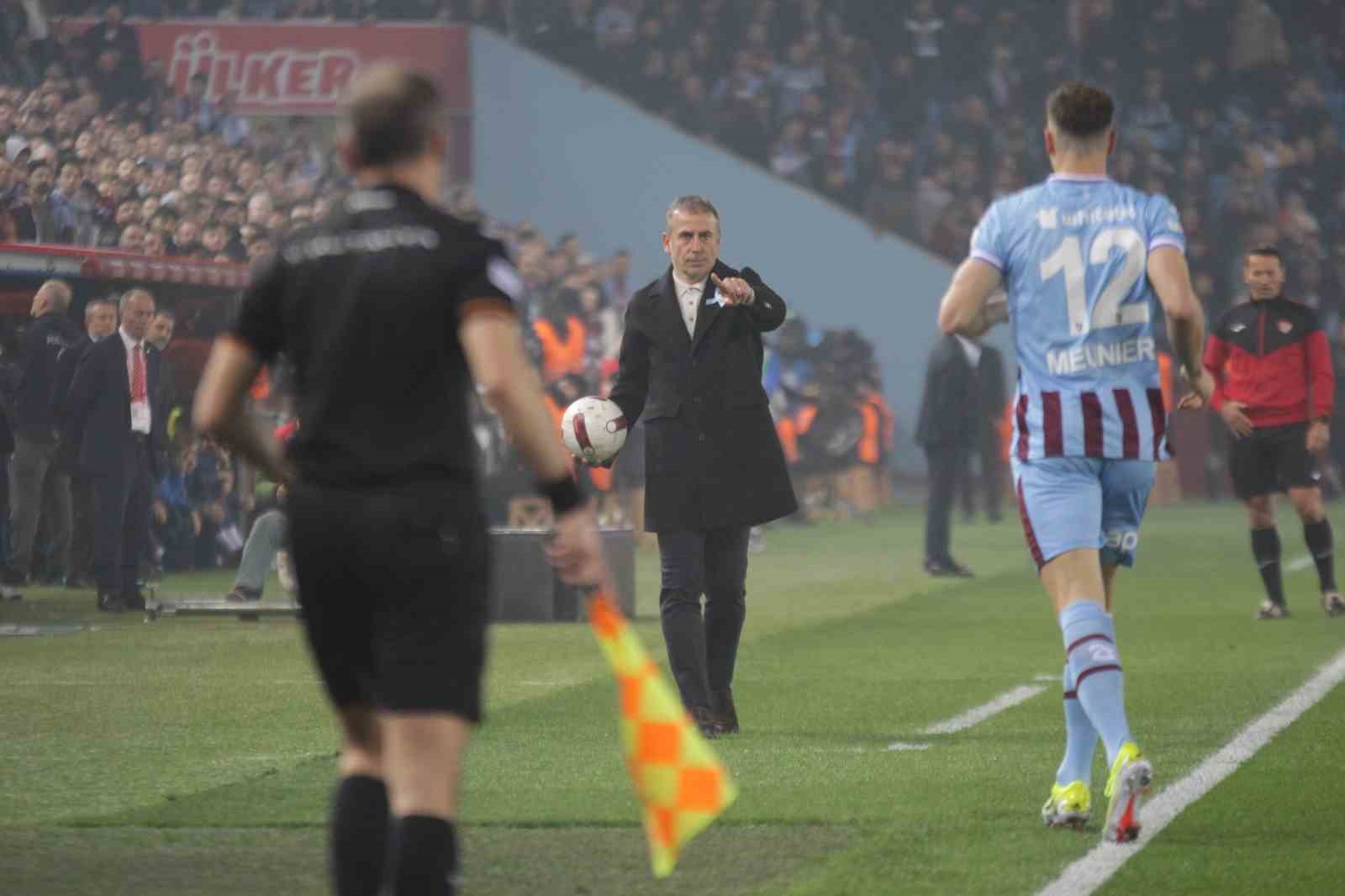 Trendyol Süper Lig: Trabzonspor: 0 - Fenerbahçe: 1 (Maç devam ediyor)
