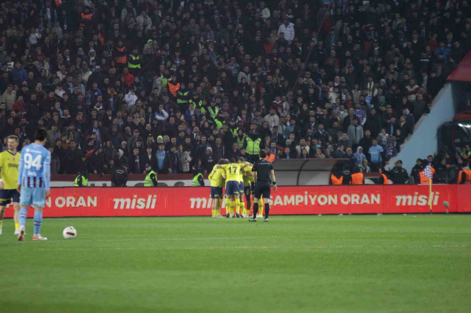 Trendyol Süper Lig: Trabzonspor: 0 - Fenerbahçe: 2 (İlk yarı)