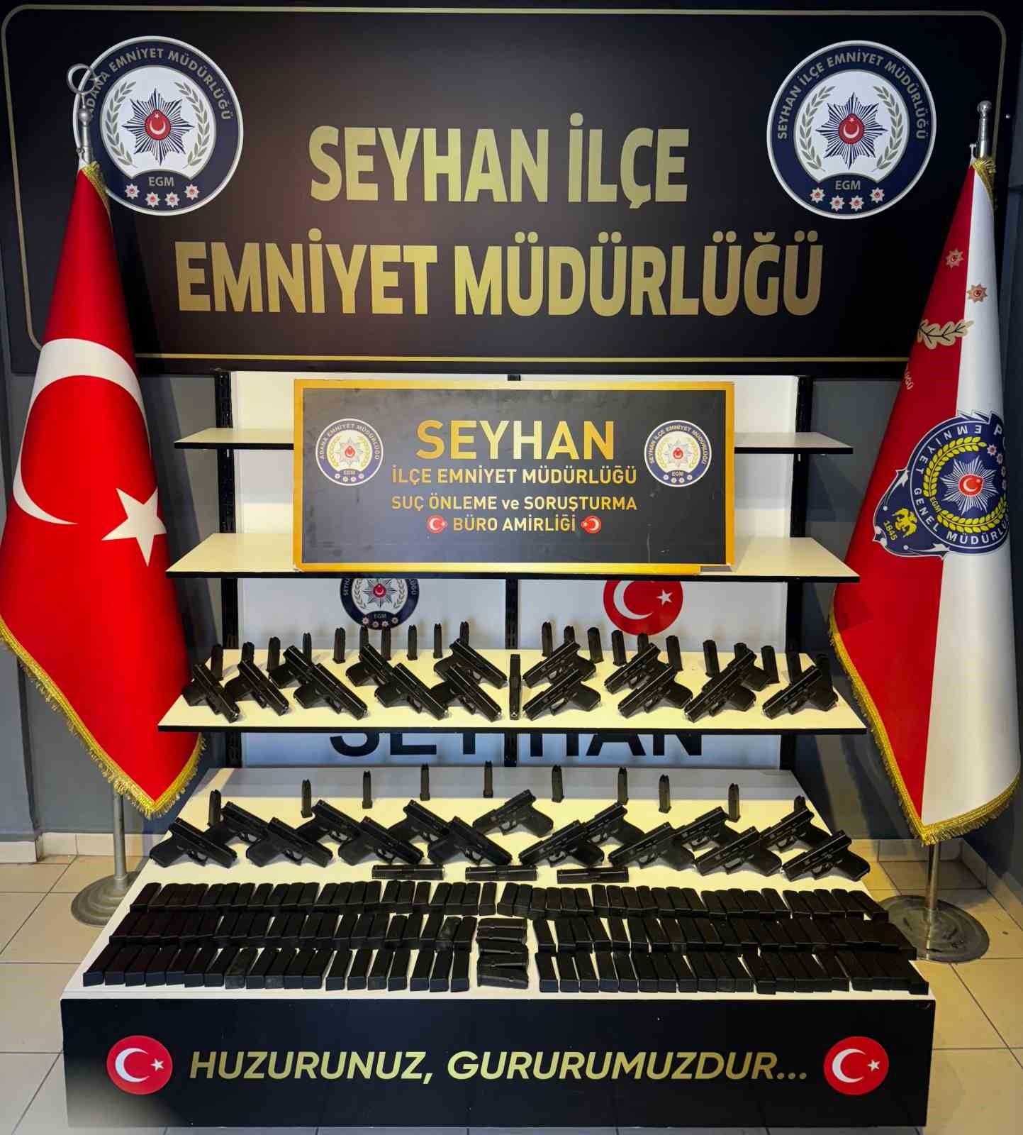 Silah satan kişinin evine operasyon: Çuvaldan 31 tabanca çıktı