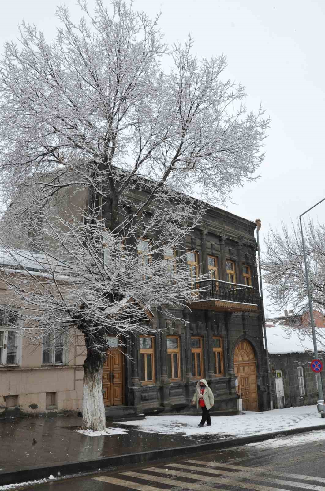 Kars baharda kışı yaşıyor
