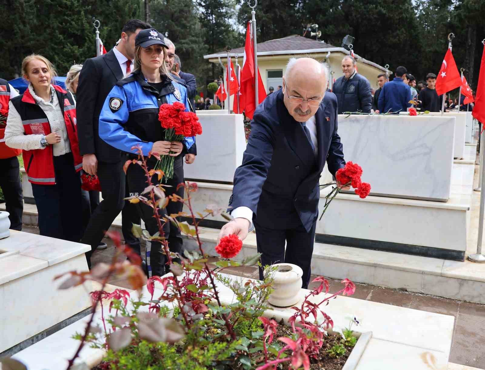 Okullarına ismi verilen şehidi unutmadılar 