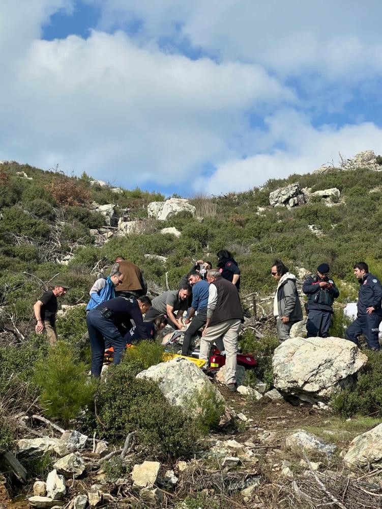 Üniversite hocası yamaç paraşütü yaparken hayatını kaybetti