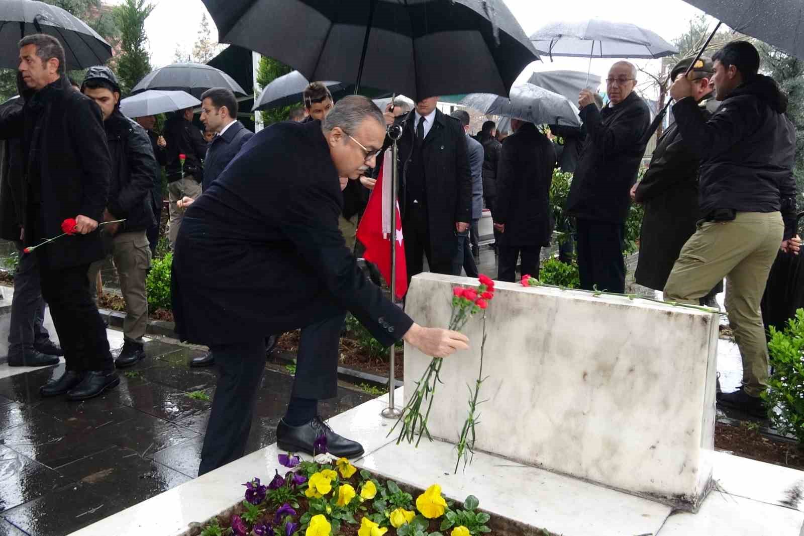 Diyarbakır&rsquo;da 18 Mart kahramanları t&uuml;fek atışıyla anıldı
