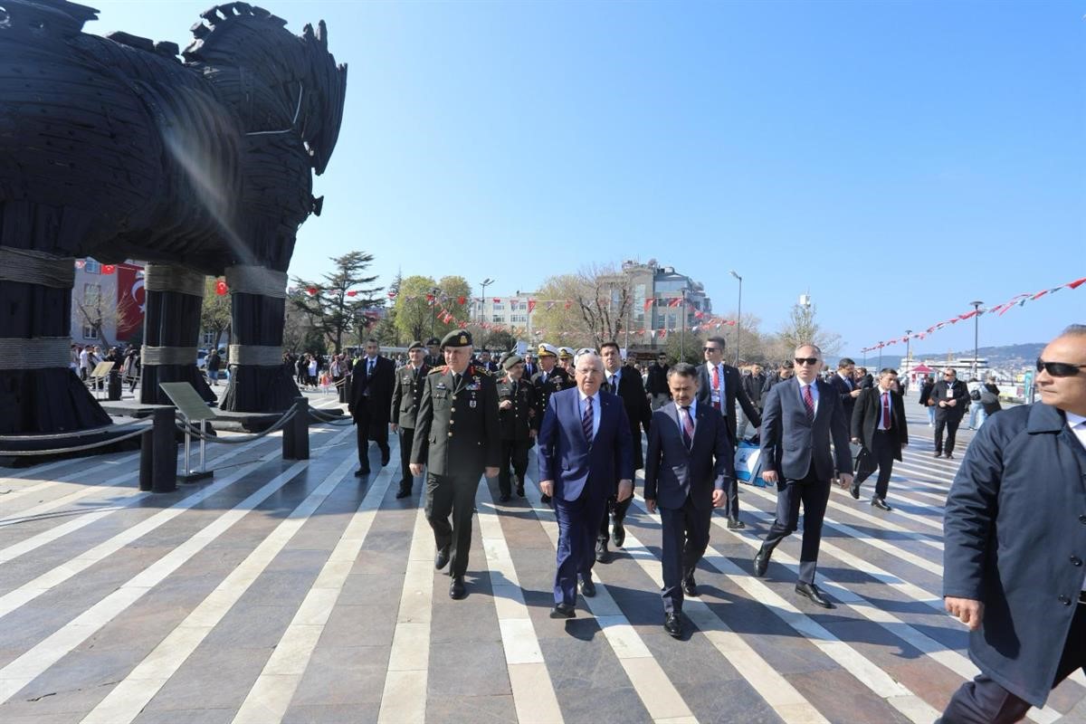 Milli Savunma Bakanı Yaşar Güler’den Çanakkale Valiliğine ziyaret