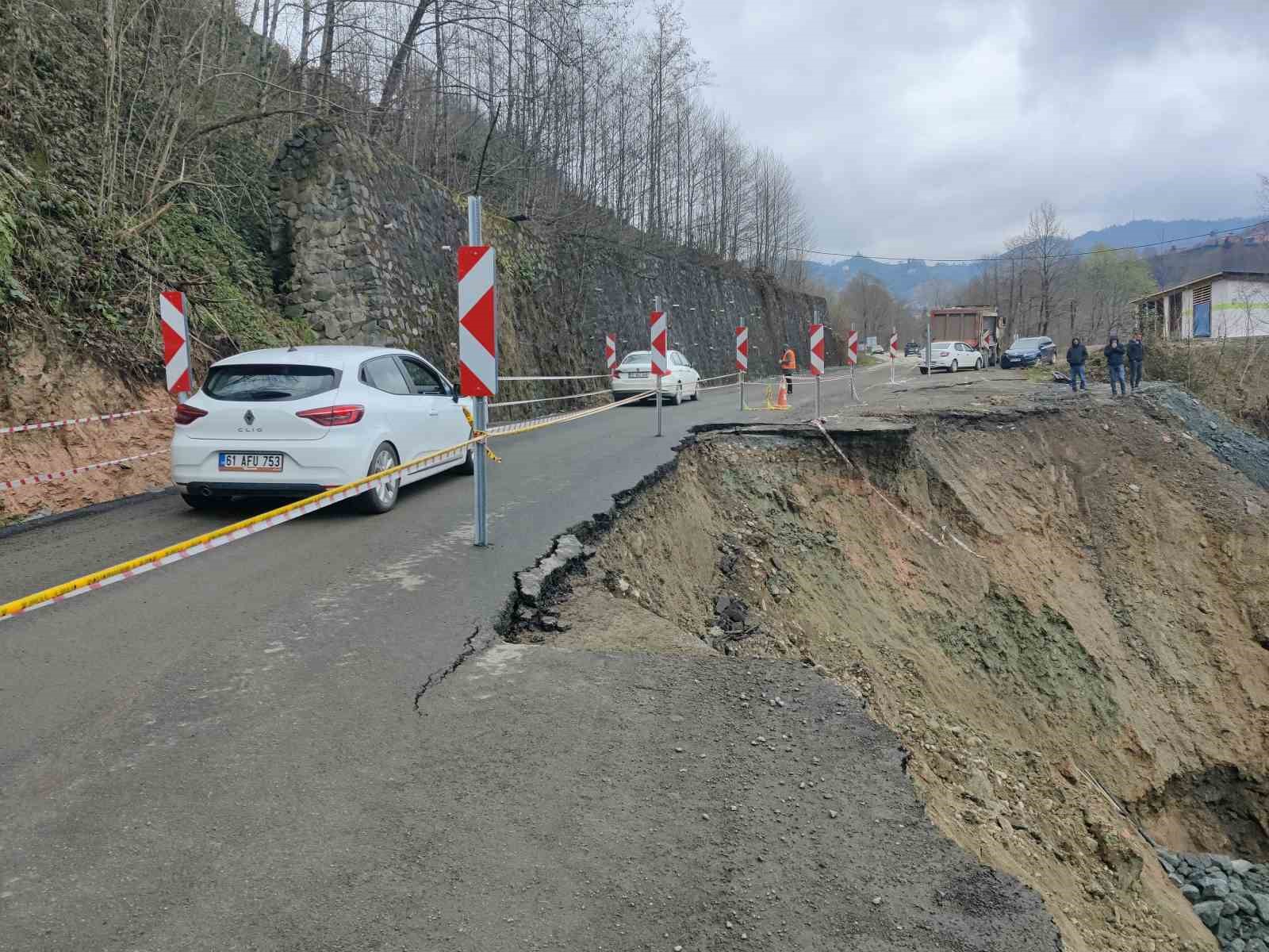 Trabzon’da karayolunda heyelan