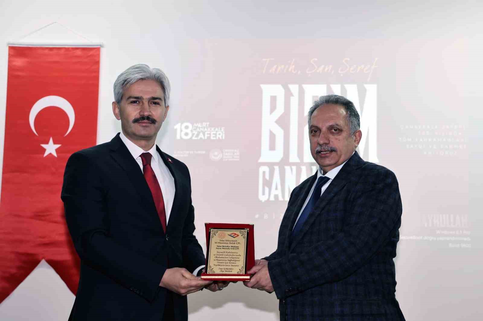 Başkan Yal&ccedil;ın S&uuml;leymanlılı &ouml;ğrencilerin &Ccedil;anakkale Tiyatrosu&rsquo;nu izledi
