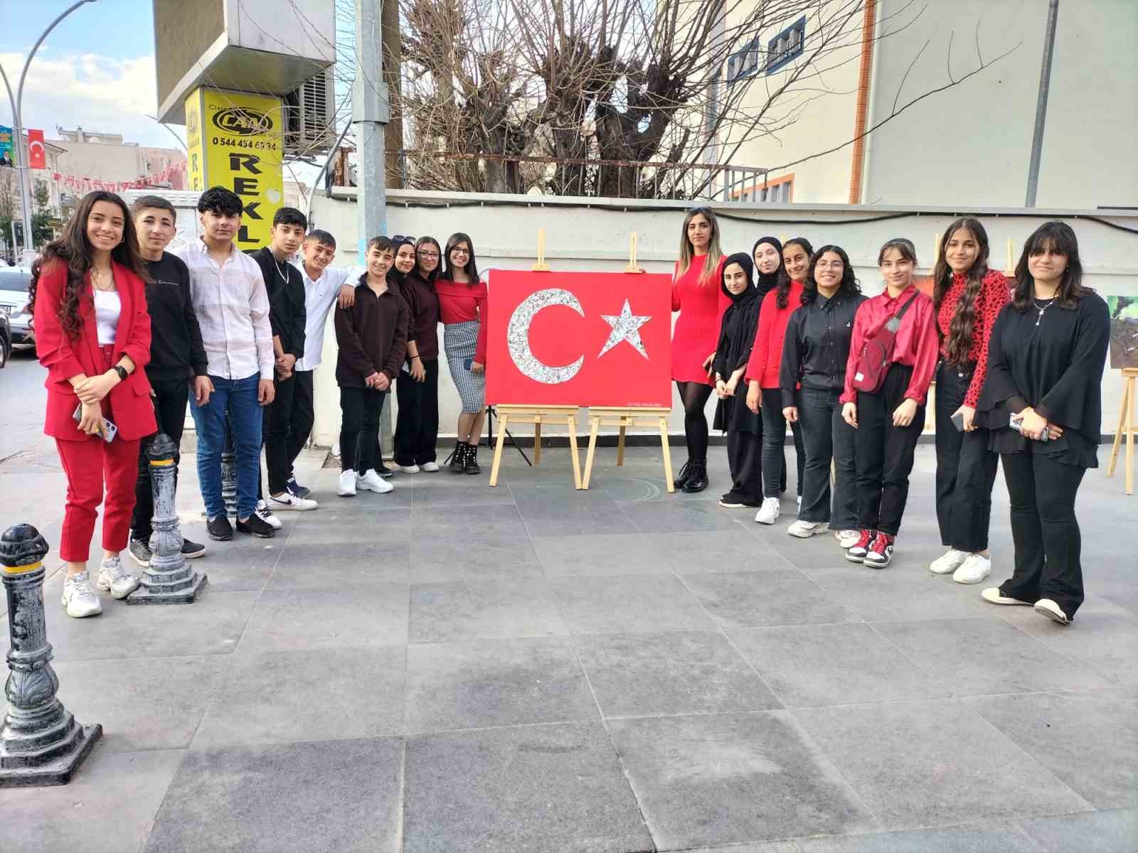 Cizre’de "Çanakkale Zaferi" konulu resim sergisi açıldı
