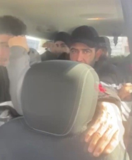 Hafif ticari ara&ccedil;tan 1&rsquo;i kadın 8 ka&ccedil;ak g&ouml;&ccedil;men &ccedil;ıktı
