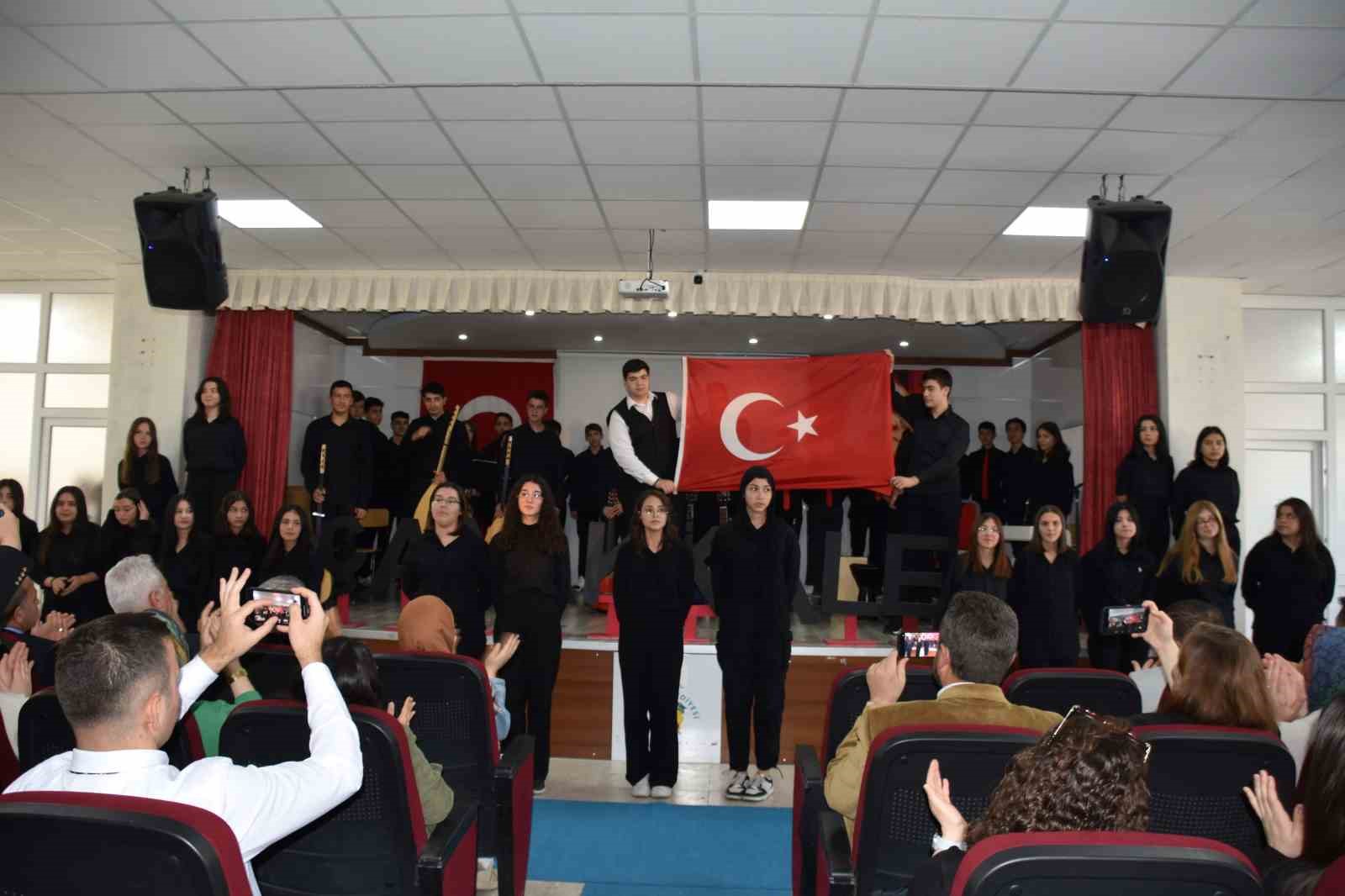 DOSTEK Koleji&rsquo;nden &Ccedil;anakkale Zaferi&rsquo;nin 109&rsquo;uncu yılına yakışır g&ouml;steri

