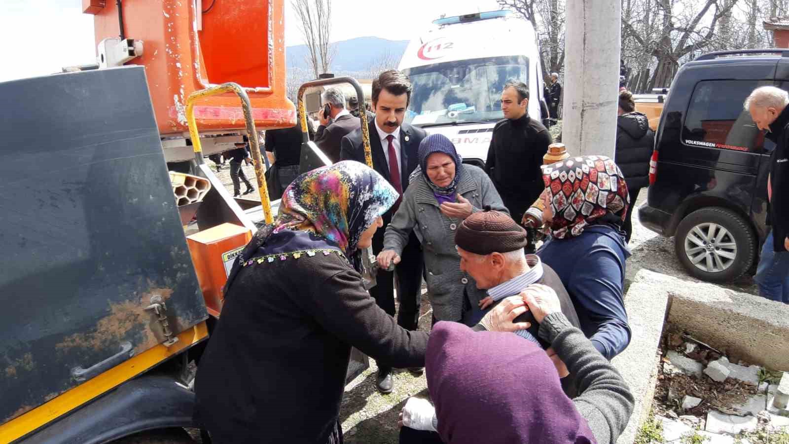 Alev alev yanan 3 ev ve 1 samanlık 5 saatlik çalışmanın ardından söndürüldü
