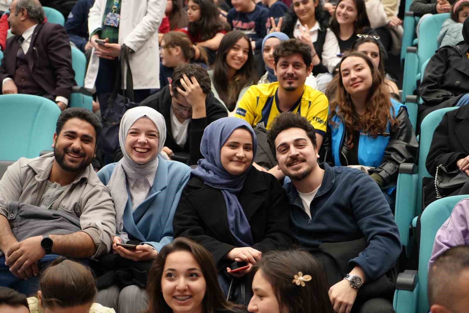 Bakan Ka&ccedil;ır gen&ccedil;lere uzay misyonunu anlattı
