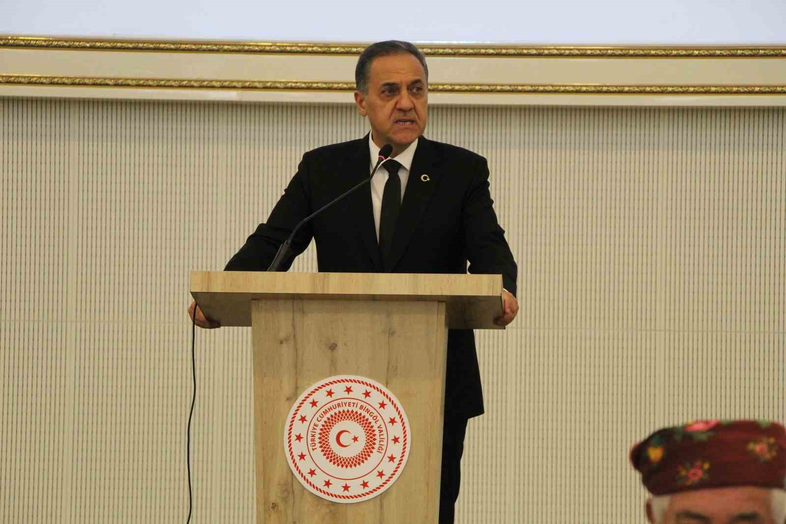 Vali Usta şehit ve gazi aileleriyle iftarda bir araya geldi
